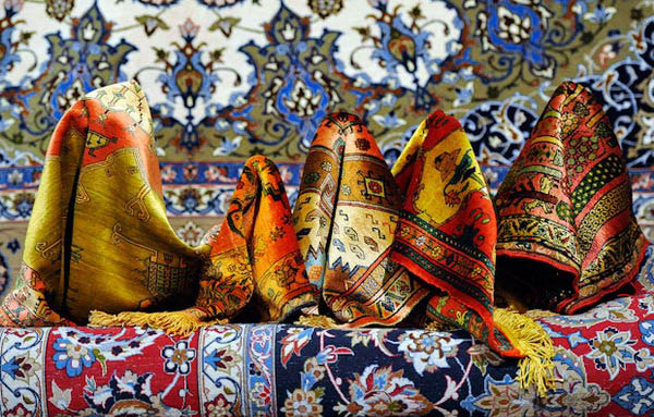 Introduction, price and buying of Persian silk rug